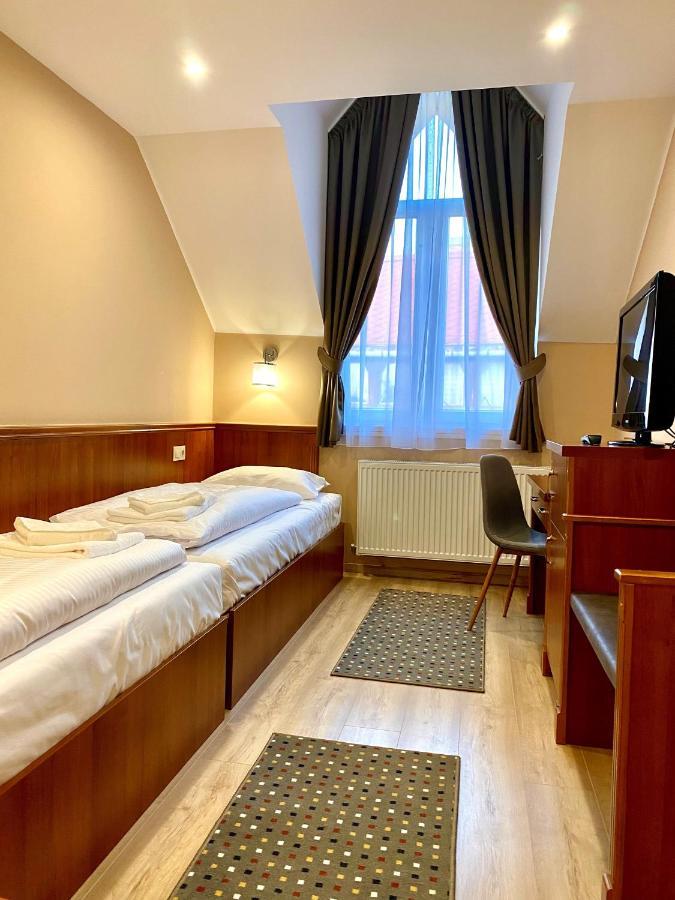 Hotel Borostyan Panzio Kaposvár Exterior foto